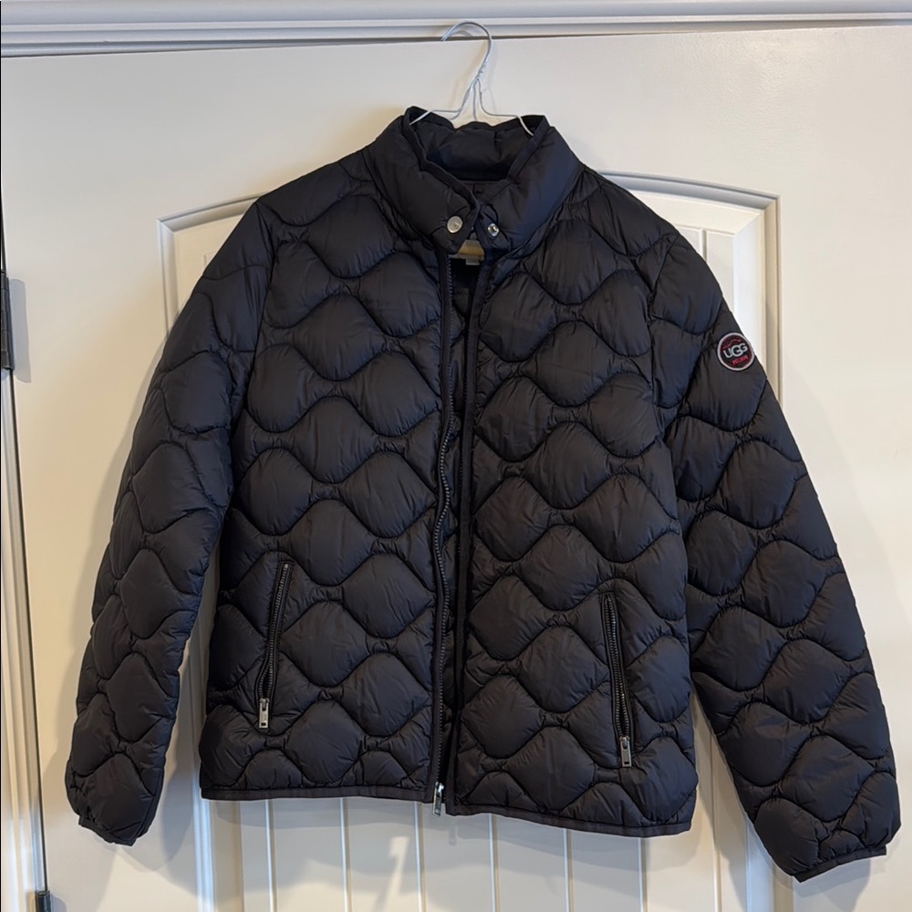 UGG Women’s Black Puffer Jacket. Never been worn. Size Medium.